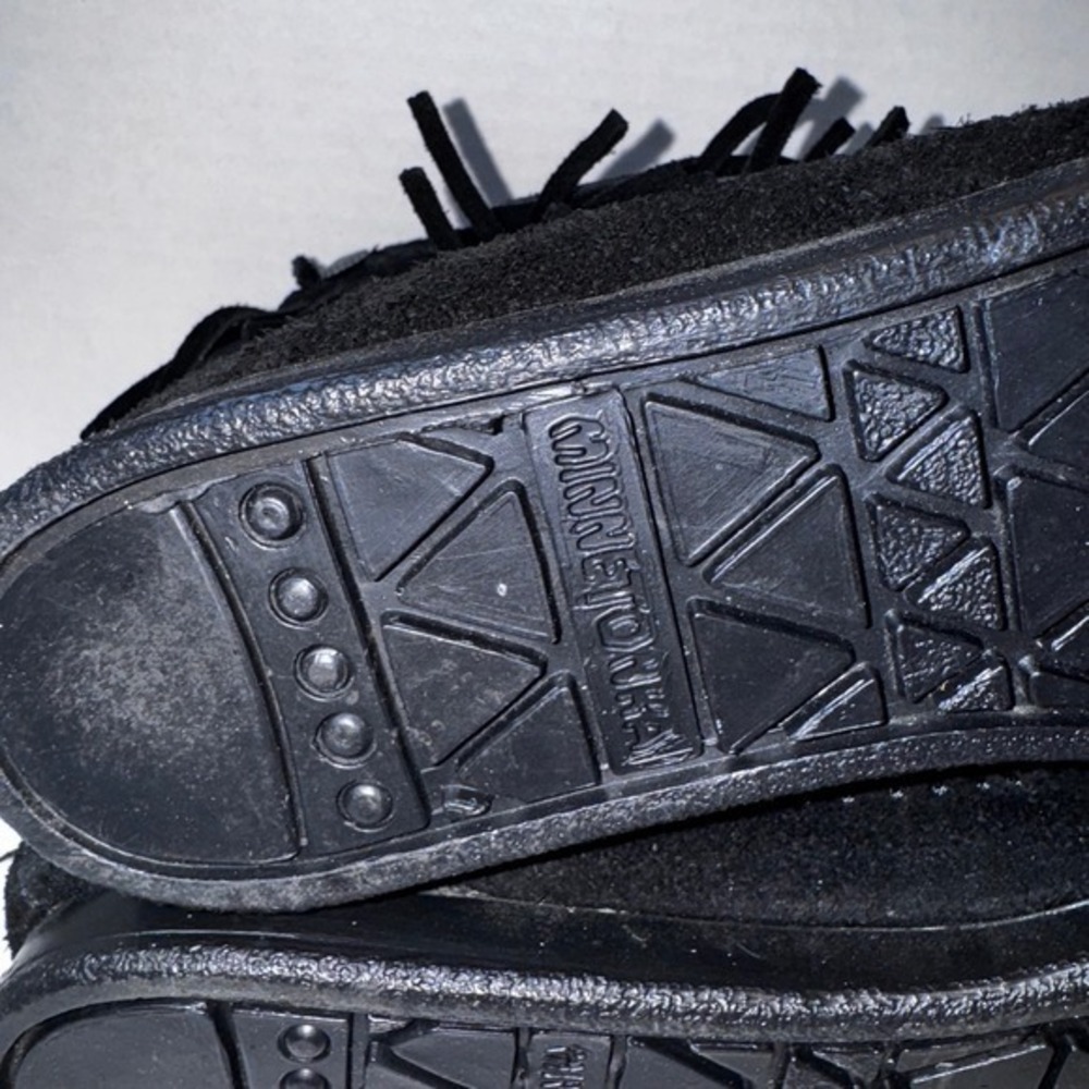 Minnetonka Moccasin Ankle Boots Womens 8 Black Suede Fringe Back Zip Concho 299 - Picture 6 of 7